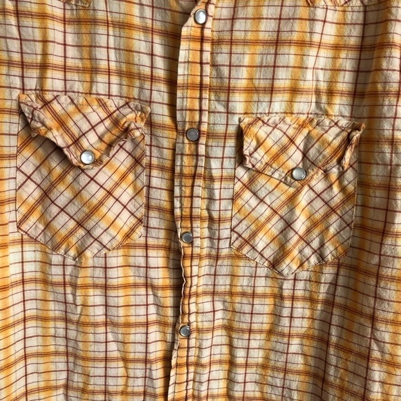 Western Trail Pearl Button Down Top - Picture 2 of 5